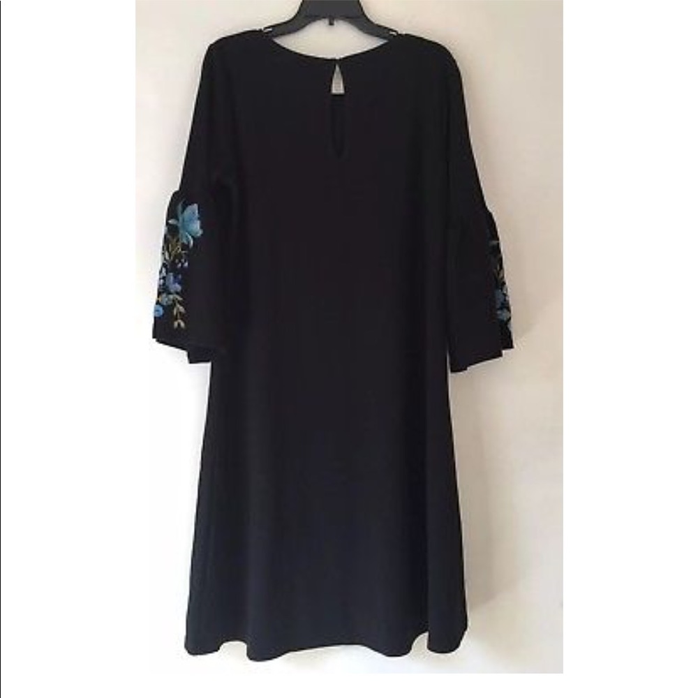 ๐HP๐Shift Dress 3/4Bell Sleeve Floral Embroidery - Picture 2 of 8